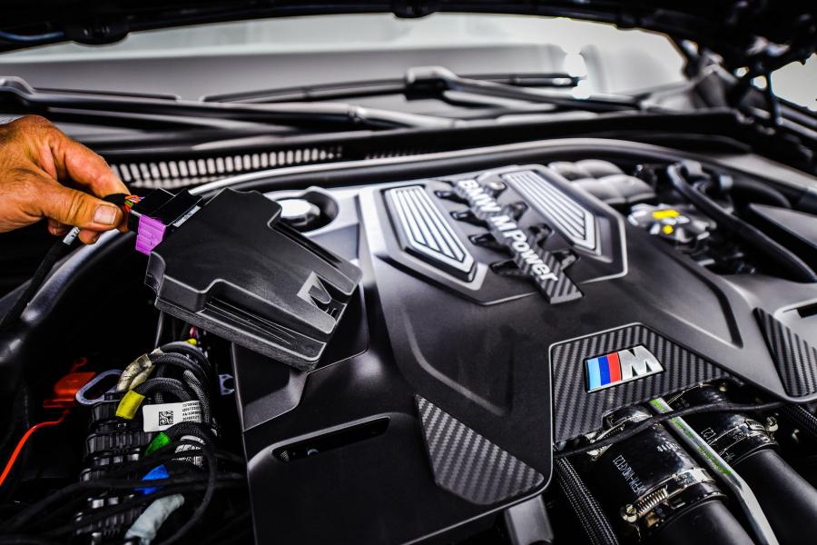 Моторный отсек BMW M5 by Speed Buster (F90) 2018 года  (фото 7 из 10)